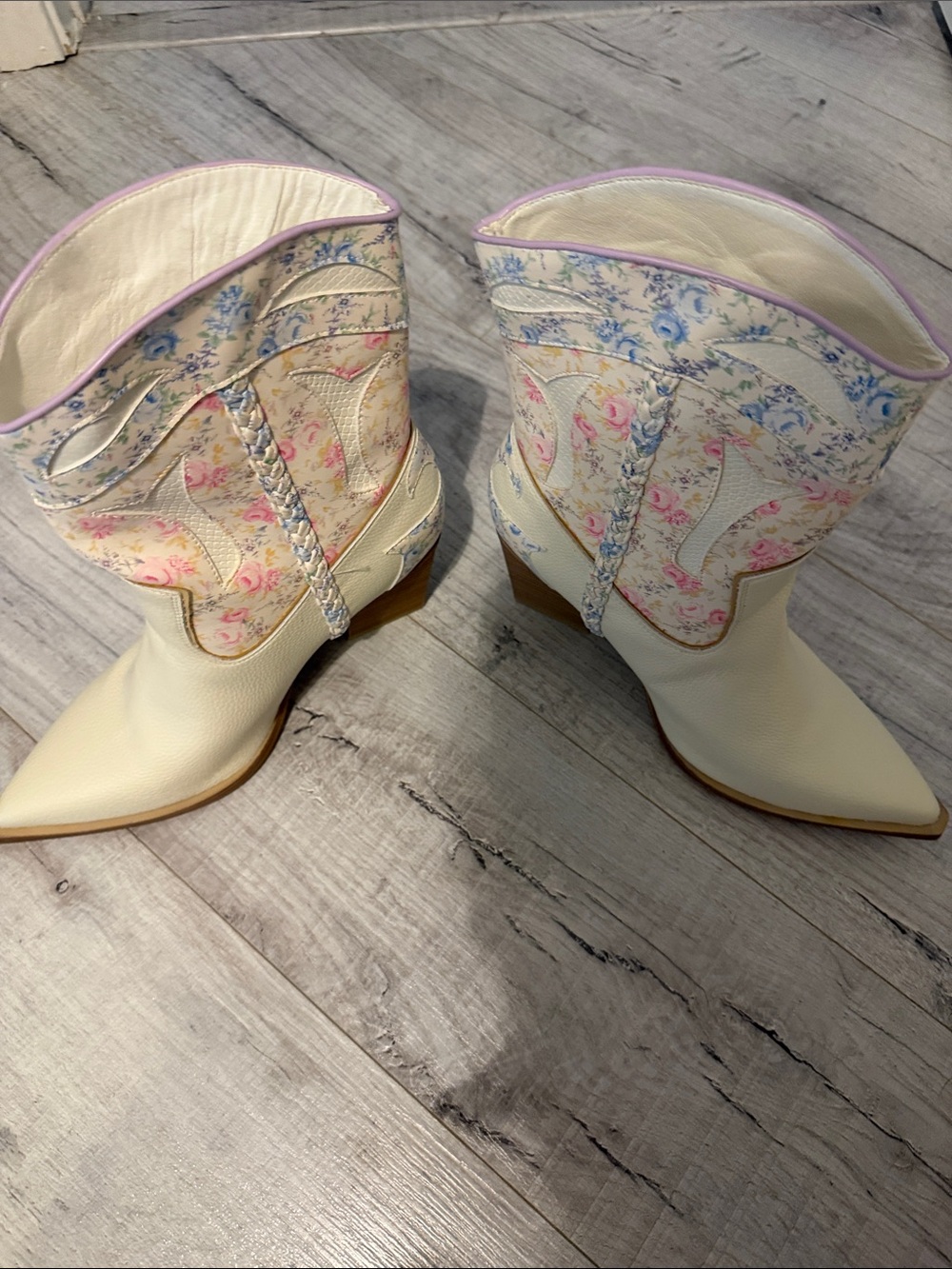 Floral Cream Western Ankle Boots - Altar’d State Size 10 NWOT - Picture 4 of 4